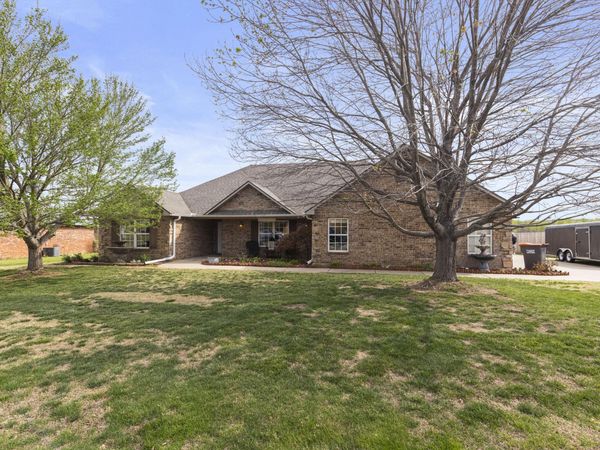 1800 Estates Drive, Grove, OK 74344