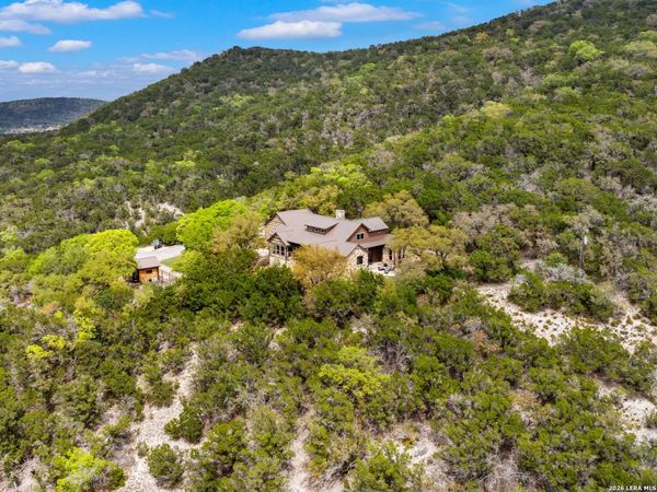 2717 B & R, Utopia, TX 78884