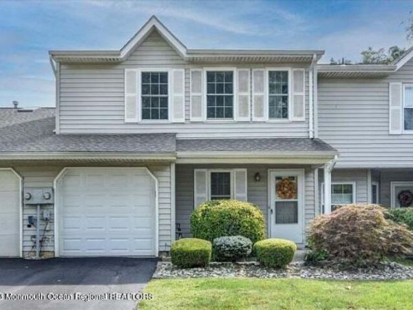 35 Breakwater Square, Freehold, NJ 07728