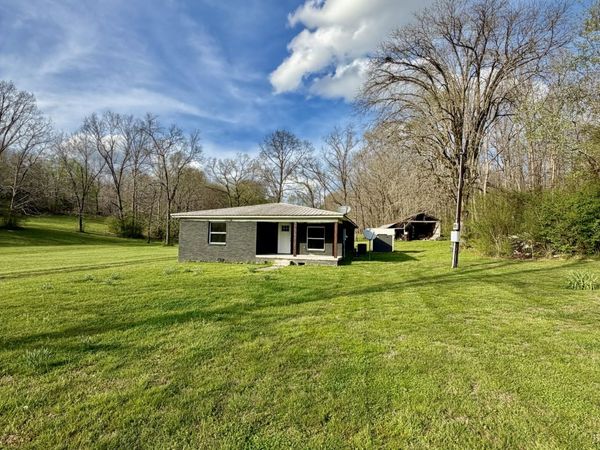 708 Waterloo Rd , Westpoint, TN 38486