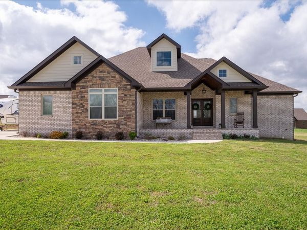 114 Hurst Dr , Leoma, TN 38468