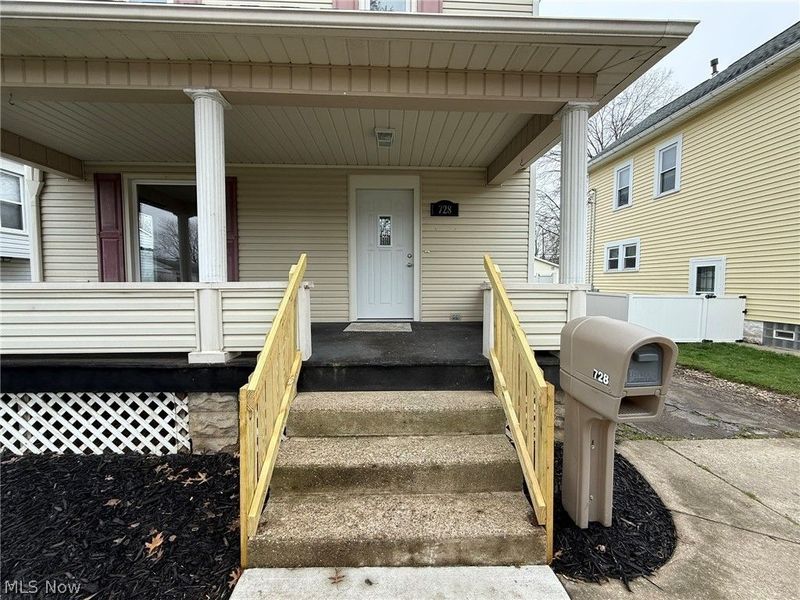 728 Oak Street NW, New Philadelphia, OH 44663 Photo 2