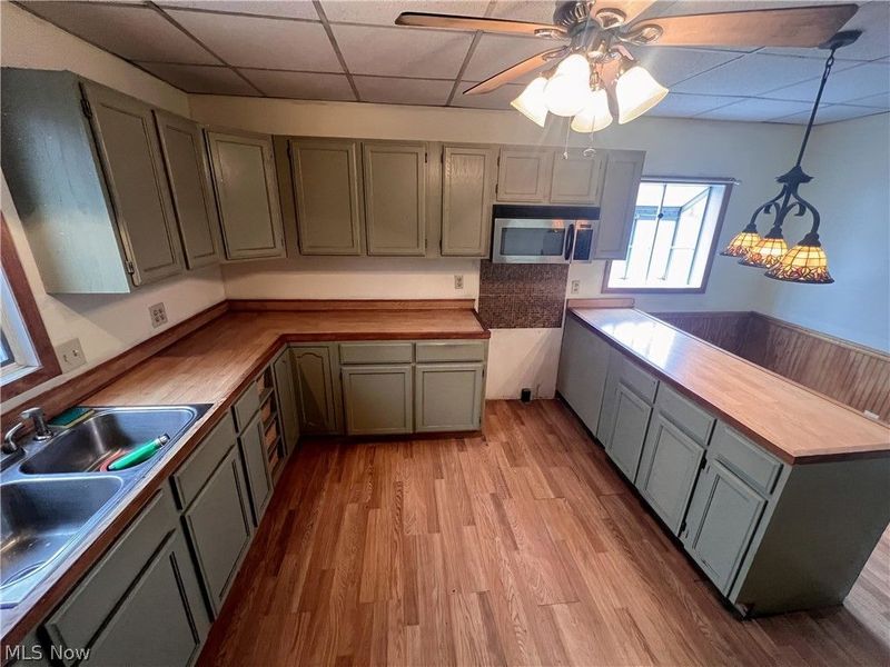 46215 Wyoming Avenue , Liverpool, OH 43920 Photo 10