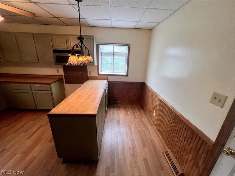 46215 Wyoming Avenue , Liverpool, OH 43920 Photo 8