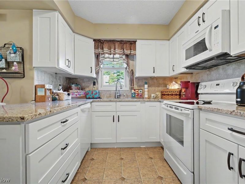 9809 Brookline Oval, Strongsville, OH 44136 Photo 12