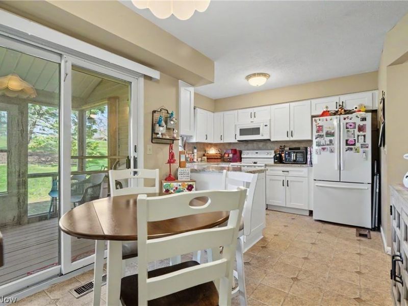 9809 Brookline Oval, Strongsville, OH 44136 Photo 17