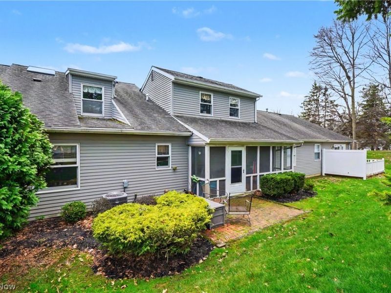 9809 Brookline Oval, Strongsville, OH 44136 Photo 2