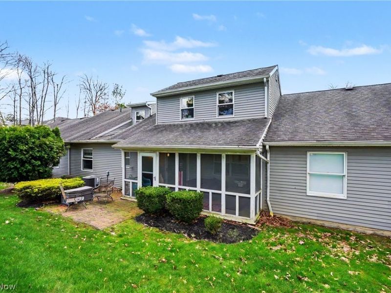 9809 Brookline Oval, Strongsville, OH 44136 Photo 3