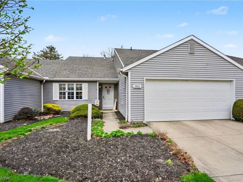 9809 Brookline Oval, Strongsville, OH 44136 Photo 6