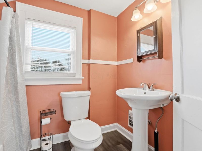 2378 Velma Avenue, Columbus, OH 43211 Photo 11