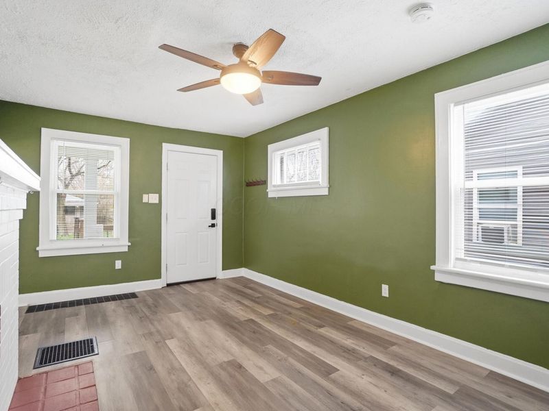 2378 Velma Avenue, Columbus, OH 43211 Photo 3