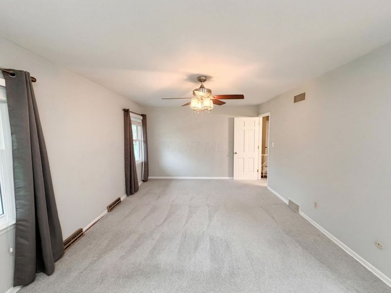 1289 Clubview Boulevard S, Columbus, OH 43235 Photo 11