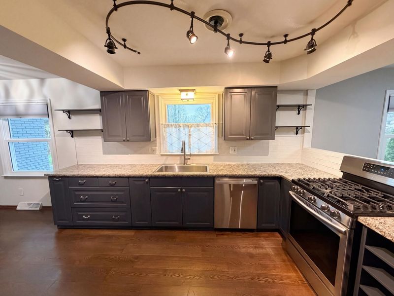 1289 Clubview Boulevard S, Columbus, OH 43235 Photo 2