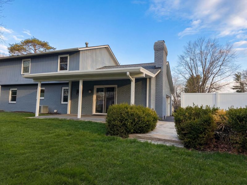 1289 Clubview Boulevard S, Columbus, OH 43235 Photo 5