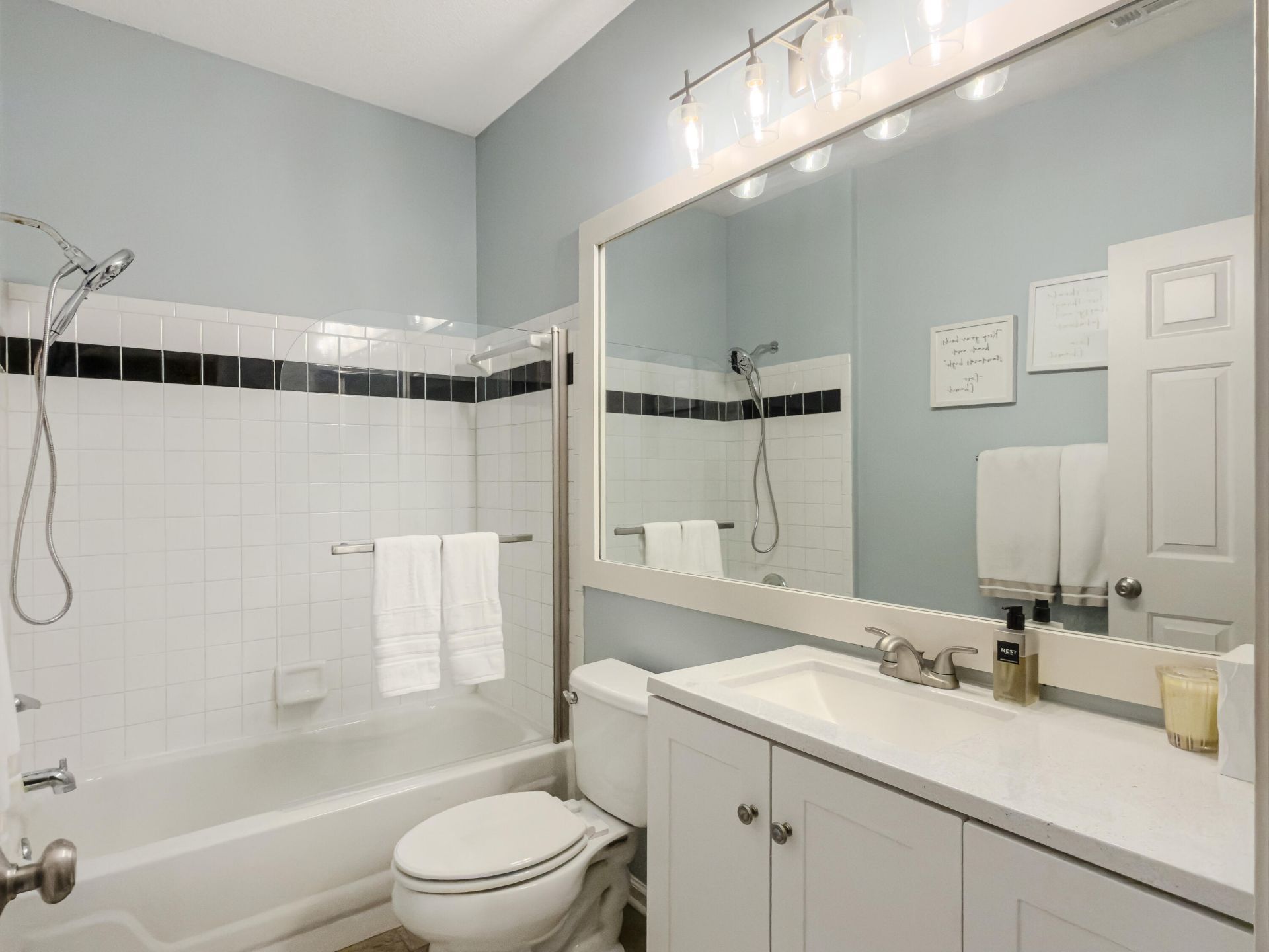 2432 Chatelain Way Photo 15