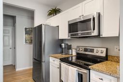 2432 Chatelain Way photo 4