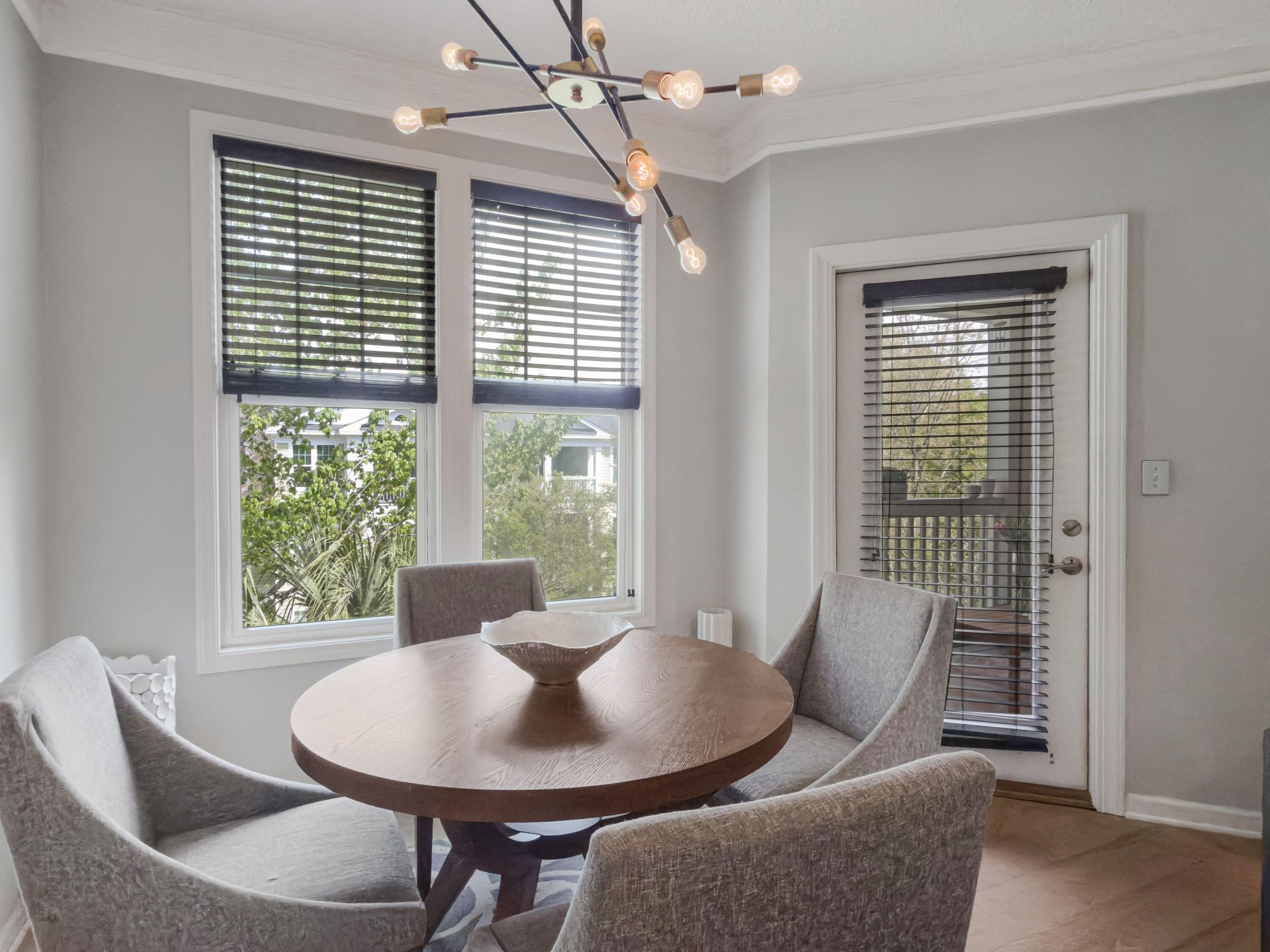 2432 Chatelain Way Photo 5