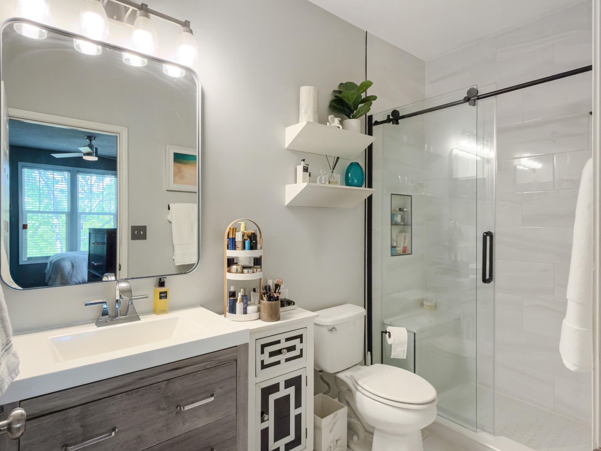 2432 Chatelain Way Photo 8