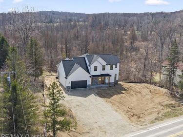 3800 E. Coon Lake Road, Genoa Twp, MI 48843