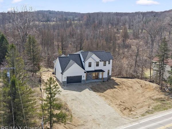 3800 E. Coon Lake Road, Genoa Twp, MI 48843