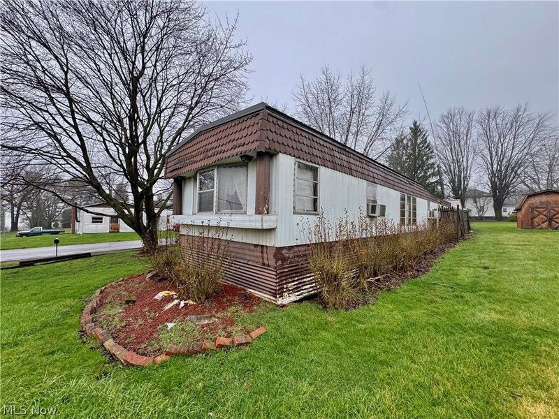 726 Boyd Street NE, Masury, OH 44438 Photo 3