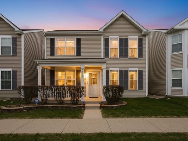 1615 Victoria Park Circle , Aurora, IL 60504