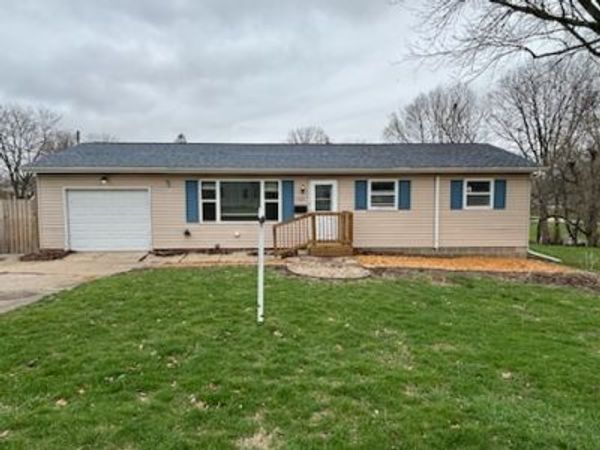 402 NE 2nd Avenue , Galva, IL 61434