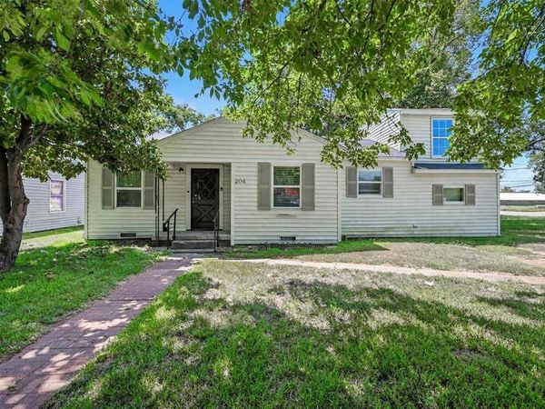 204 Graham Avenue, Bonham, TX 75418