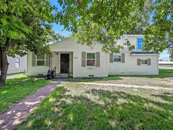 204 Graham Avenue, Bonham, TX 75418