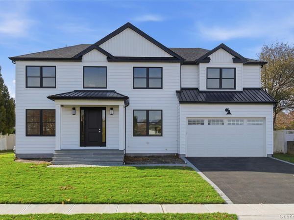 16 Otsego Place , Jericho, NY 11753