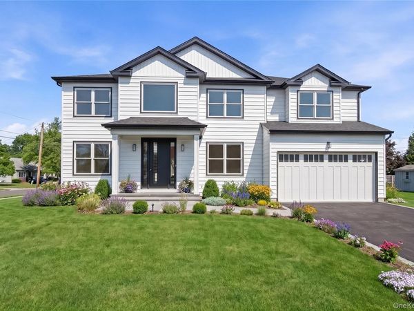 16 Otsego Place, Jericho, NY 11753