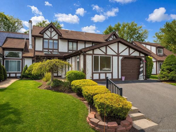 11 Amesworth Court , Middle Island, NY 11953