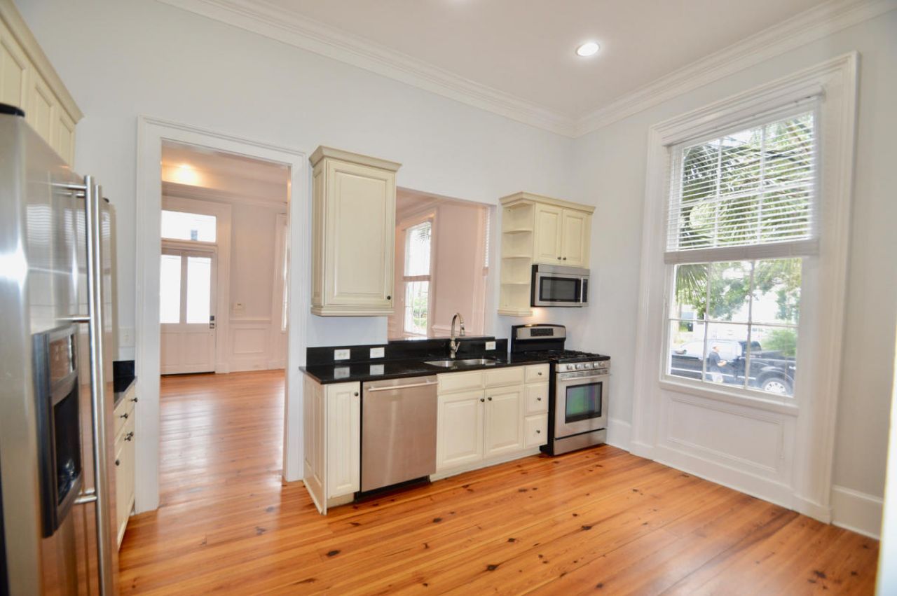 192 Wentworth Street Photo 6