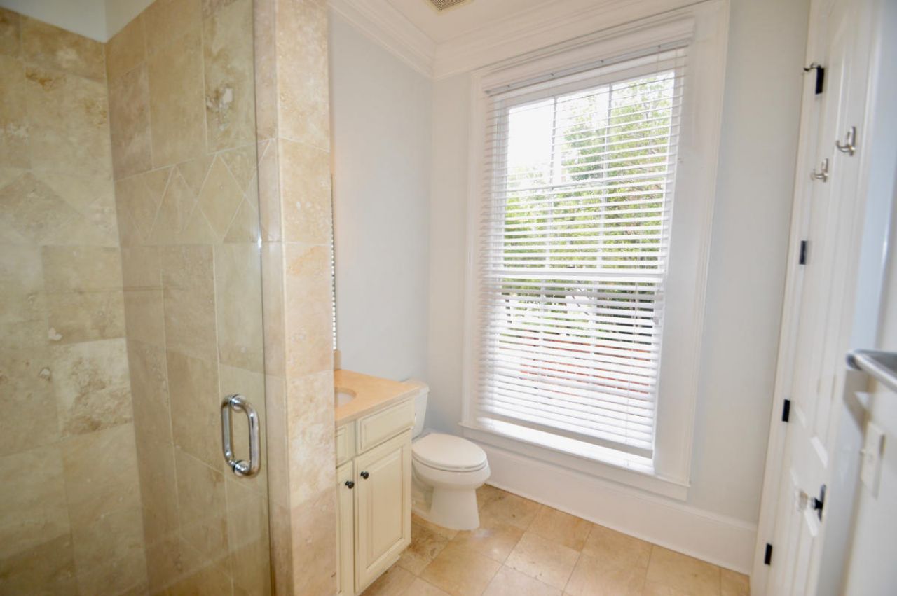 192 Wentworth Street Photo 9