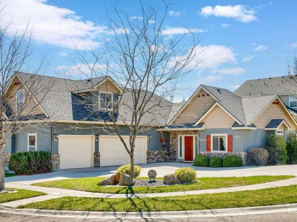201 E Mikyl Ridge Loop, Nampa, ID 83686
