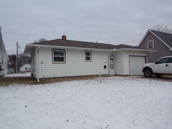  216 E 10th Ave, Mitchell, SD 57301
