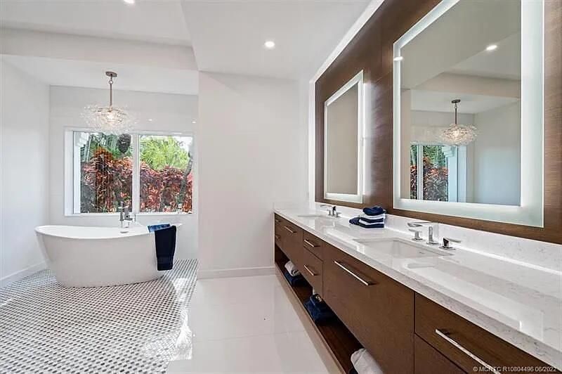 2941 Lake Drive, Singer Island, FL 33404 Photo