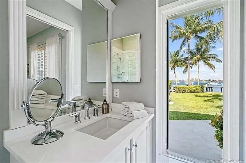 2941 Lake Drive, Singer Island, FL 33404 Photo