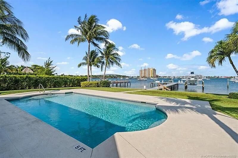 2941 Lake Drive, Singer Island, FL 33404 Photo