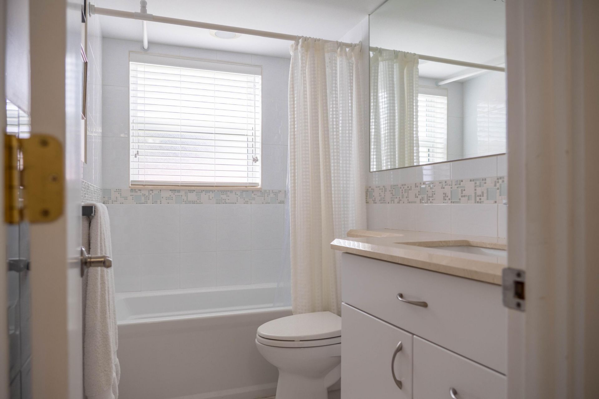 3180 NE 48th Court, Unit 201, Lighthouse Point, FL 33064 Photo