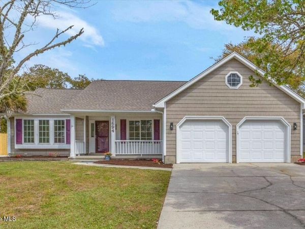 1694 Lake Tree Drive SW, Ocean Isle Beach, NC 28469