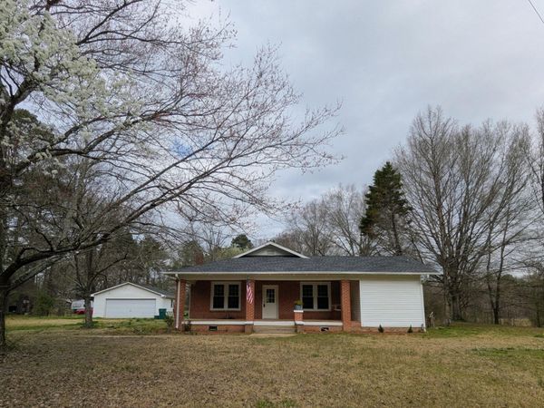 1731 N Feemster Lake Road, Tupelo, MS 38804