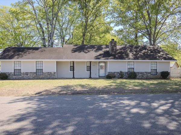 2201 Holmes St., Tupelo, MS 38801