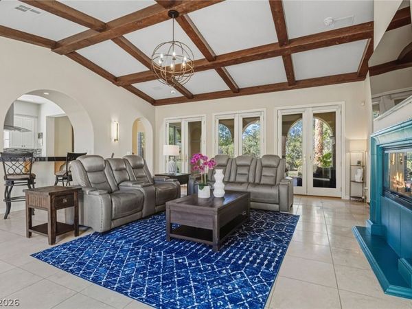 12005 Whitehills Street , Las Vegas, NV 89141