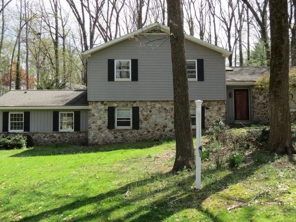 436 LAUREL DRIVE, HERSHEY, PA 17033