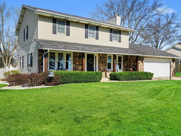 1056 Parkwood Drive, Nappanee, IN 46550