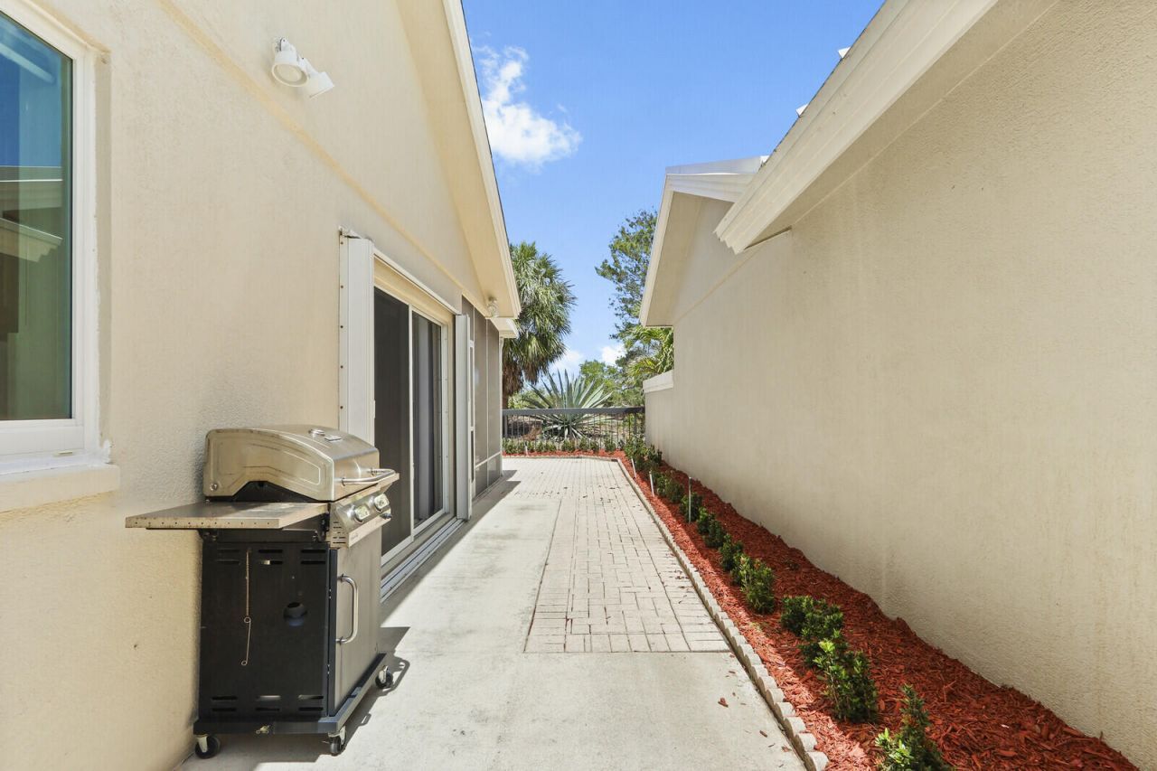 327 Ridge Road, Jupiter, FL 33477 Photo