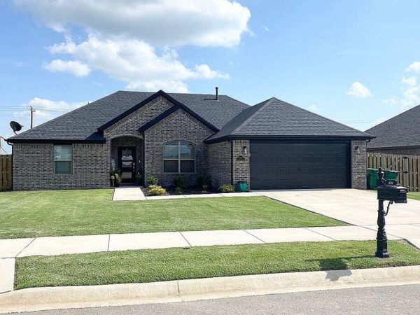 1800 Sunrise Circle , Centerton, AR 72719