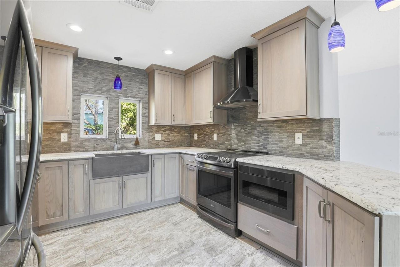 302 Georgia Avenue , Crystal Beach, FL 34681 Photo