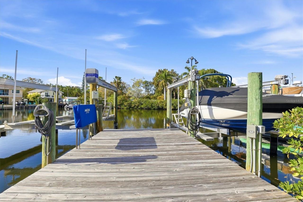 302 Georgia Avenue , Crystal Beach, FL 34681 Photo